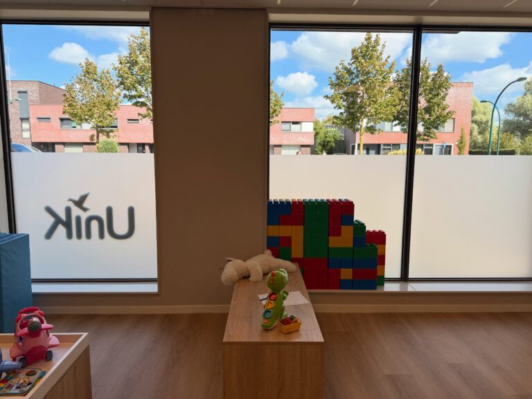 Photo by Philipse Reclame on August 24, 2026. May be an image of display case, window and text.