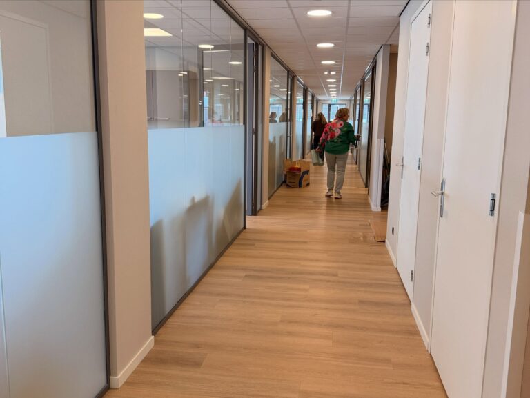 Photo by Philipse Reclame on August 24, 2026. May be an image of indoors, sliding door, office, hallway and text.