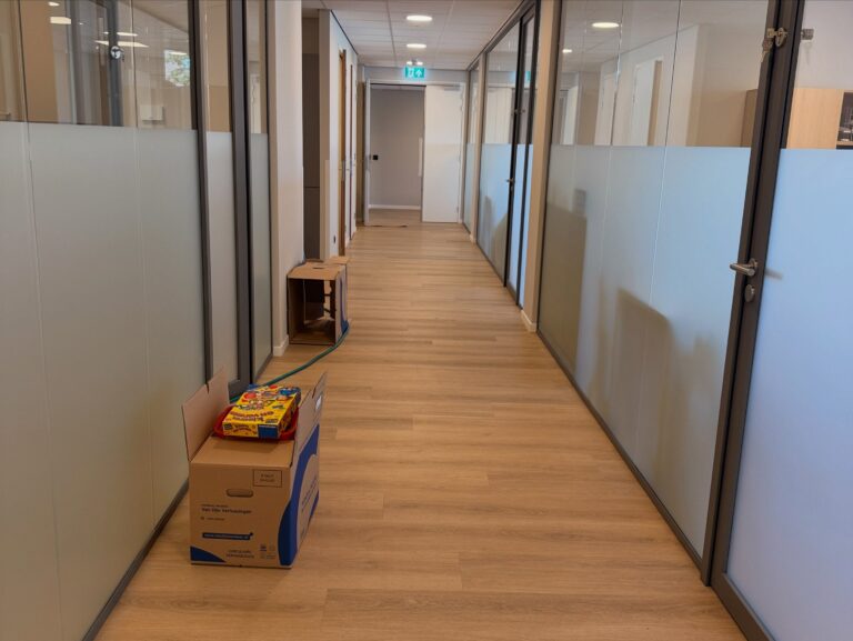 Photo by Philipse Reclame on August 24, 2026. May be an image of indoors, sliding door, office, hallway and text.